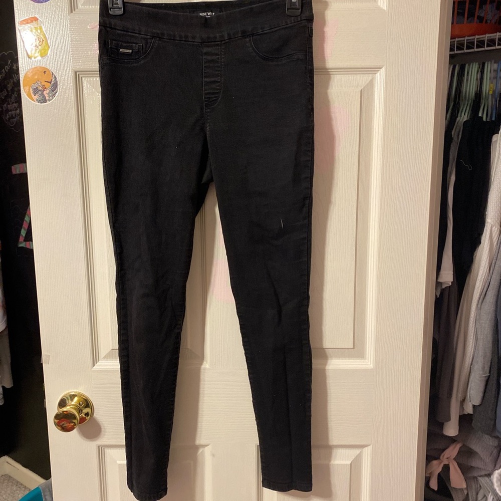 Black jeggings with an elastic waist band